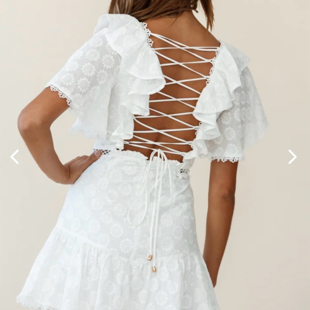 NEW Selfie Leslie: How Romantic Flounce Sleeve Lace-Up Back Dress - Picture 3 of 8